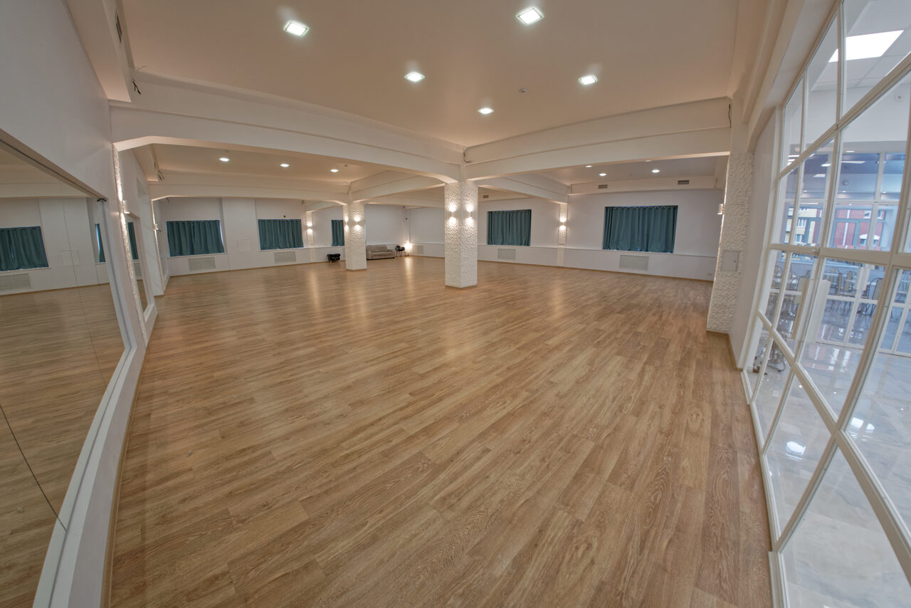 Арендовать Танцевальный зал на 100 человек