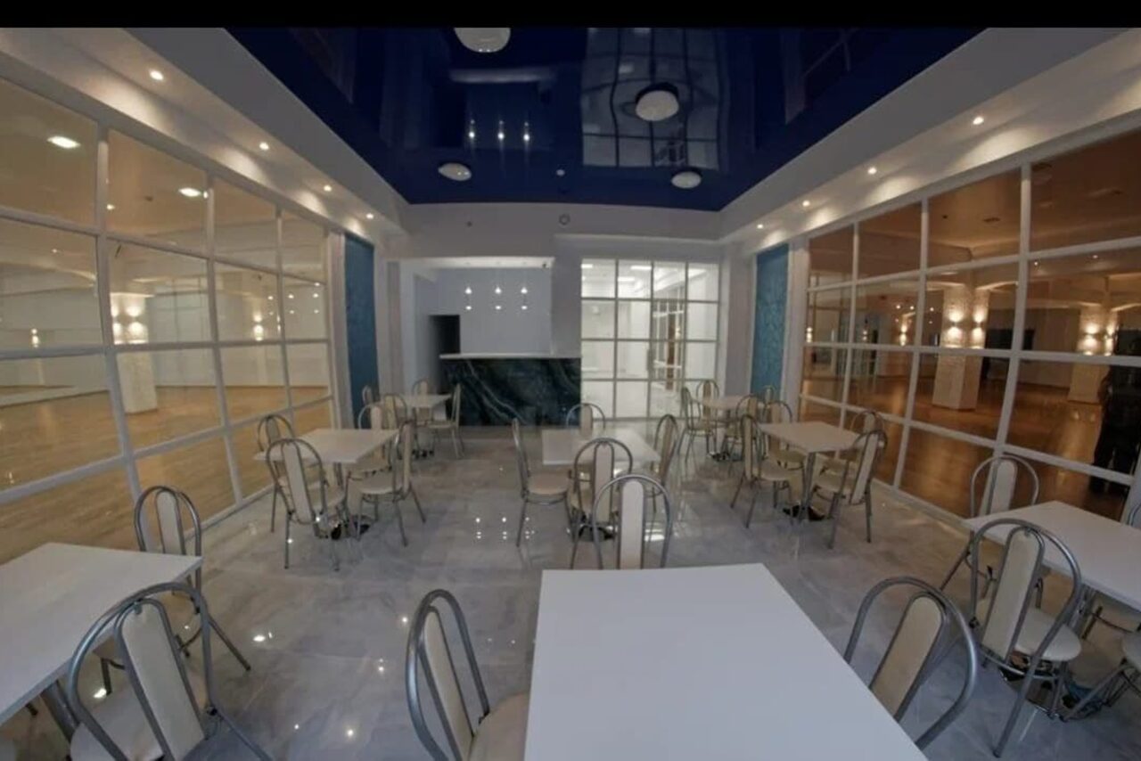 Арендовать Танцевальный зал на 100 человек