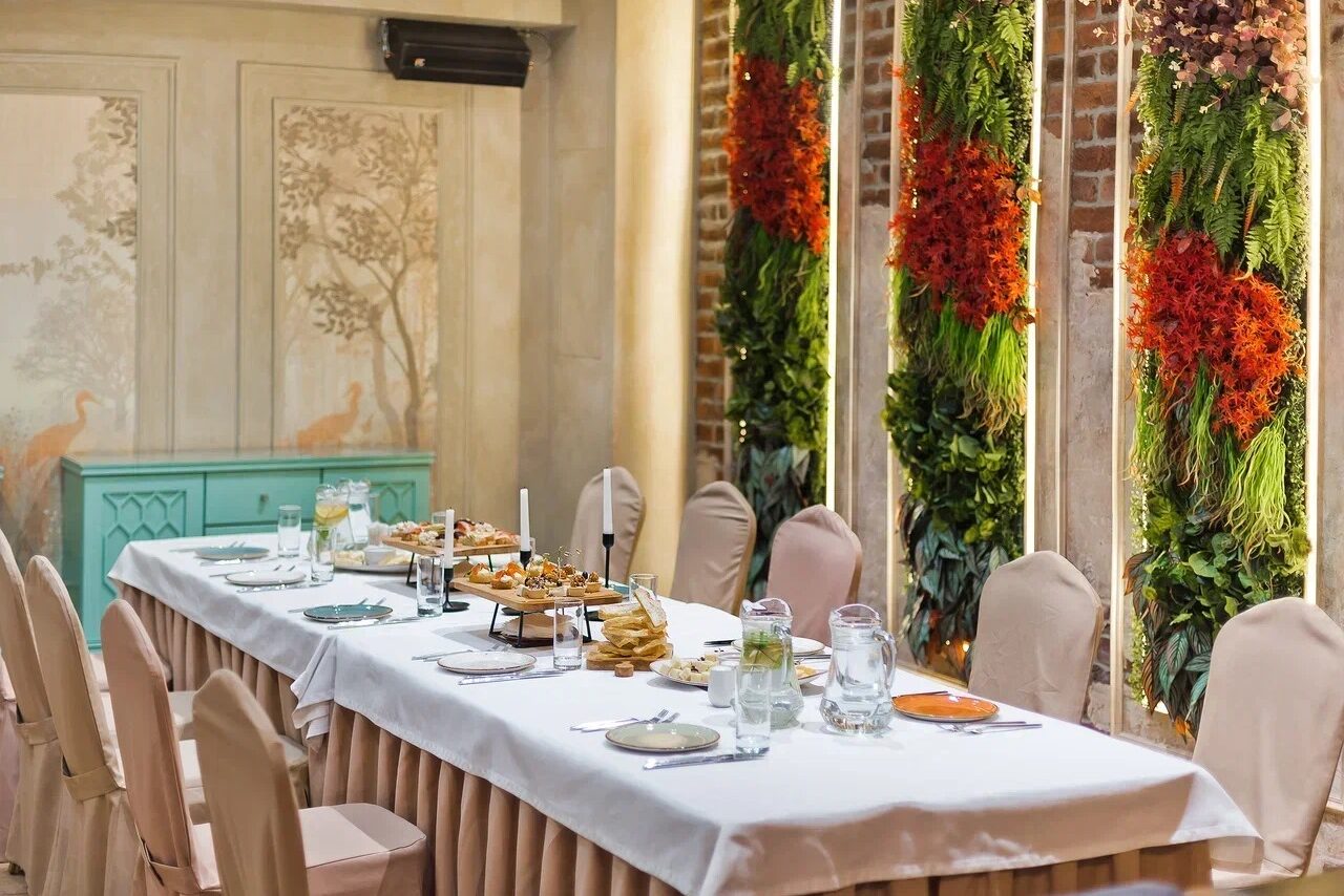 Арендовать Лофт с кухней, панорамными окнами и верандой