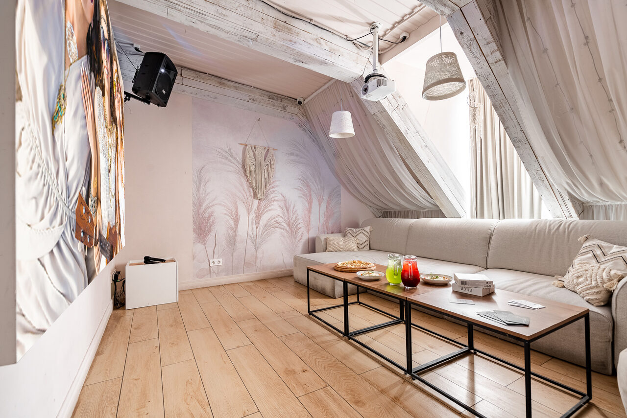 Арендовать Светлый лофт-зал с проектором