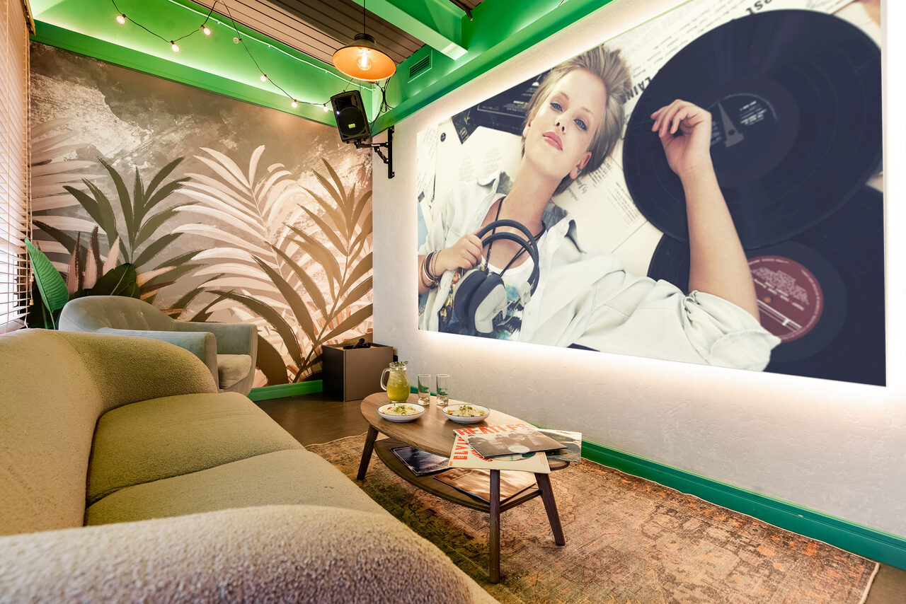 Арендовать Уникальный лофт-зал с проектором