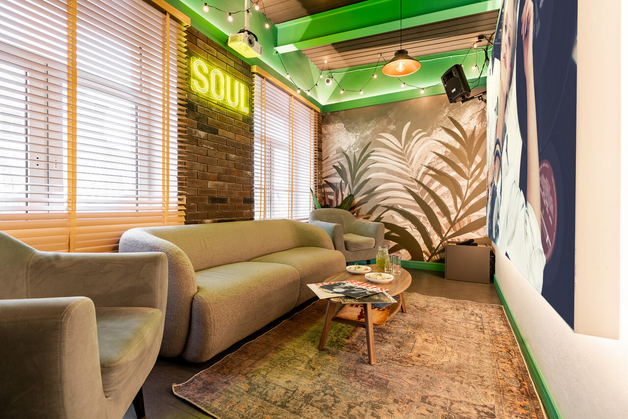 Арендовать Уникальный лофт-зал с проектором