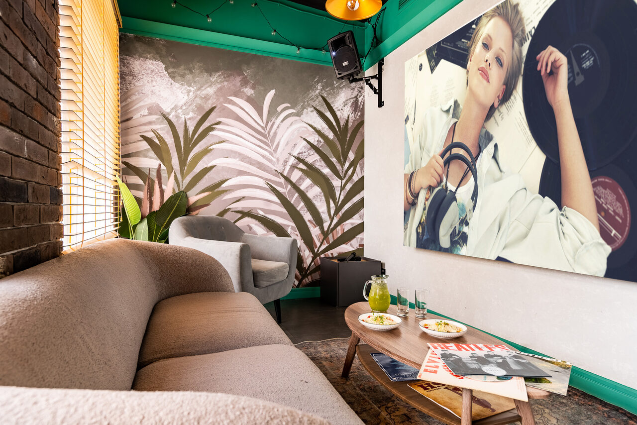 Арендовать Уникальный лофт-зал с проектором