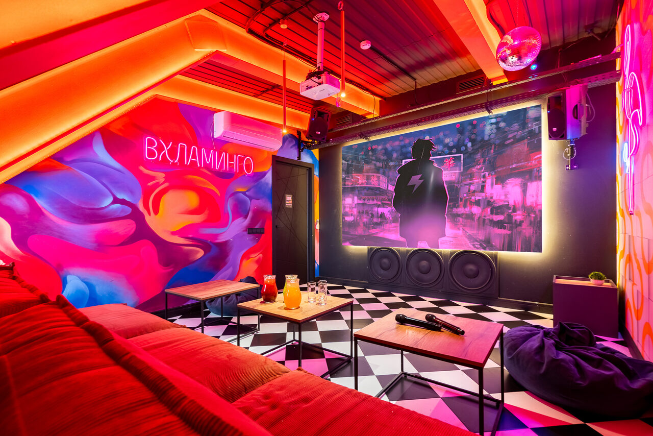 Арендовать Клубнный лофт-зал с неоном