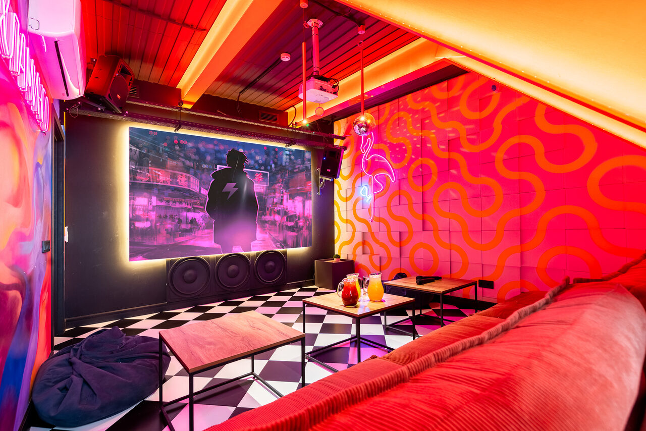 Арендовать Клубнный лофт-зал с неоном