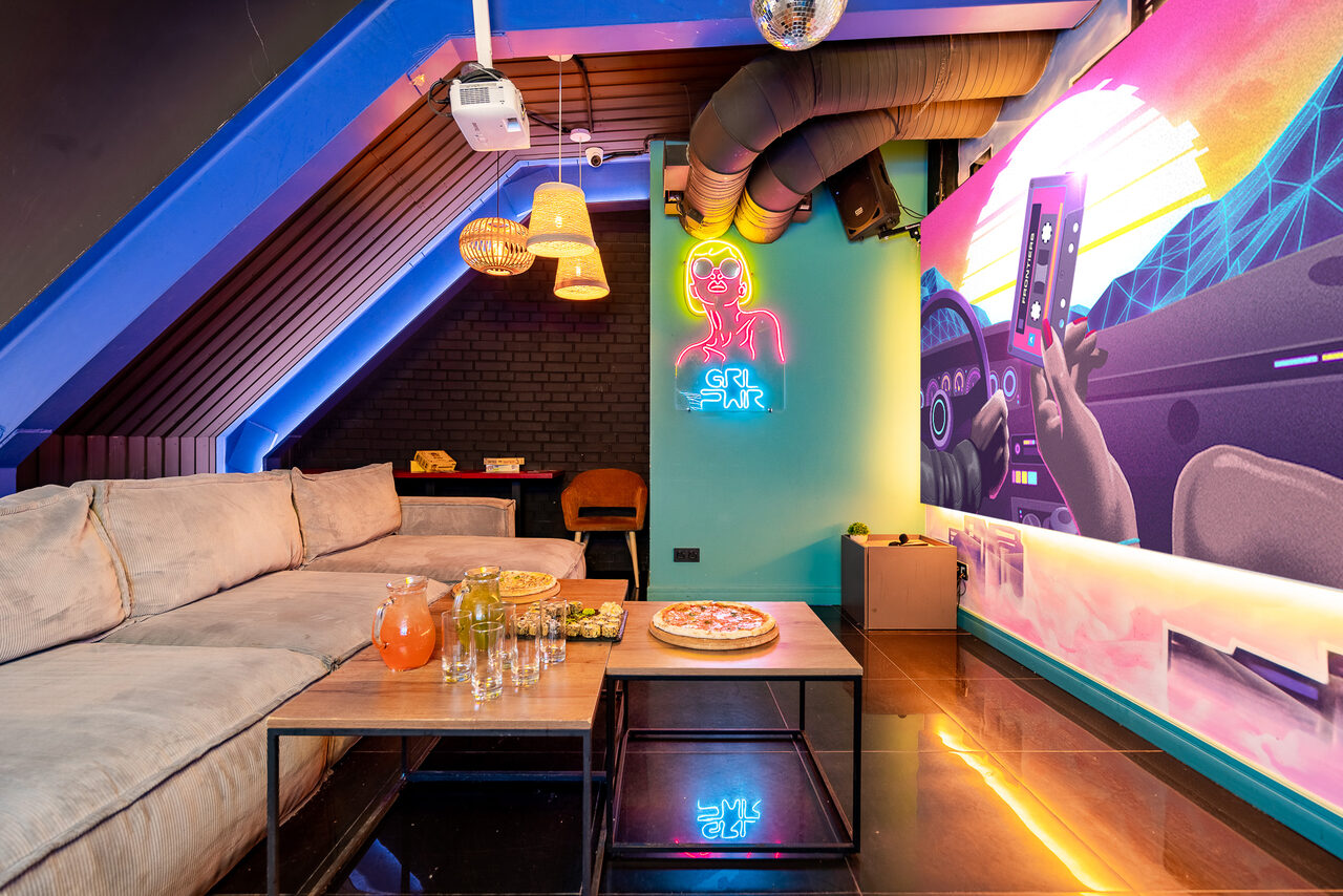 Арендовать Лофт-зал в стиле 80-х