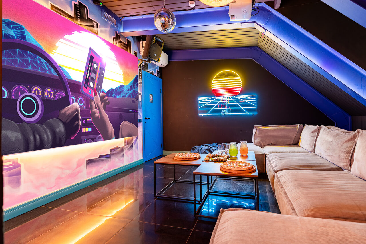 Арендовать Лофт-зал в стиле 80-х