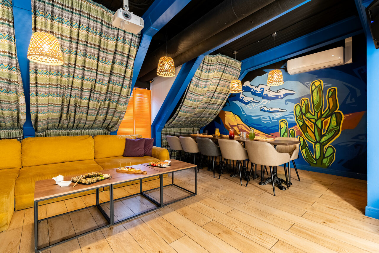 Арендовать Лофт-зал с ярким дизайном