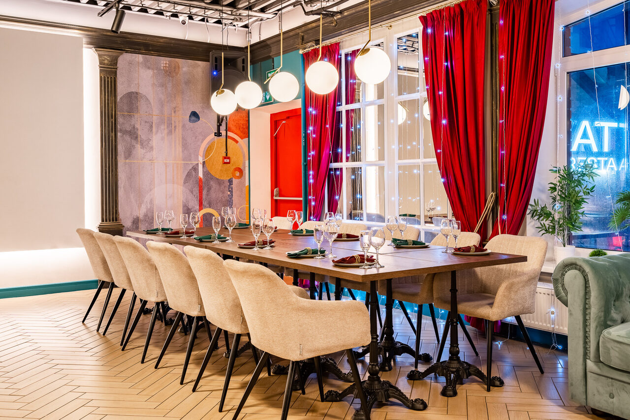 Арендовать Светлый и стильный лофт-зал