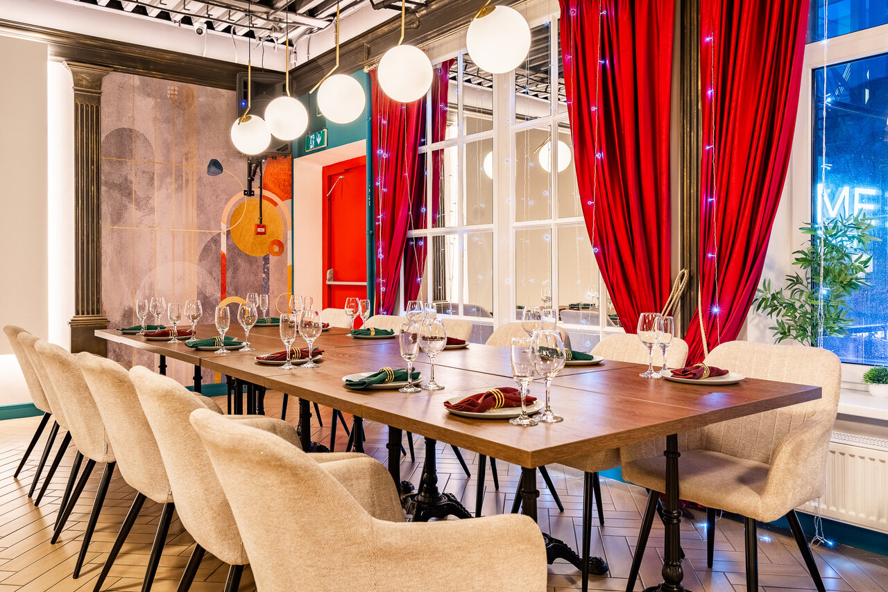 Арендовать Светлый и стильный лофт-зал