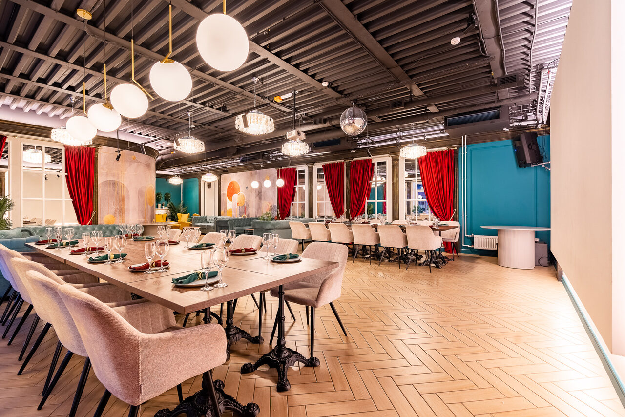 Арендовать Светлый и стильный лофт-зал