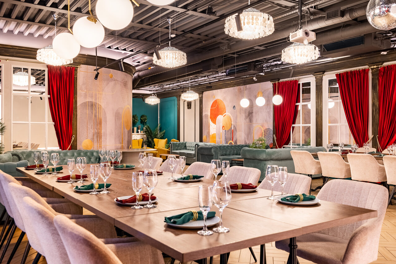 Арендовать Светлый и стильный лофт-зал