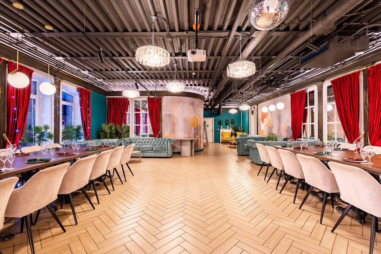 Арендовать Светлый и стильный лофт-зал