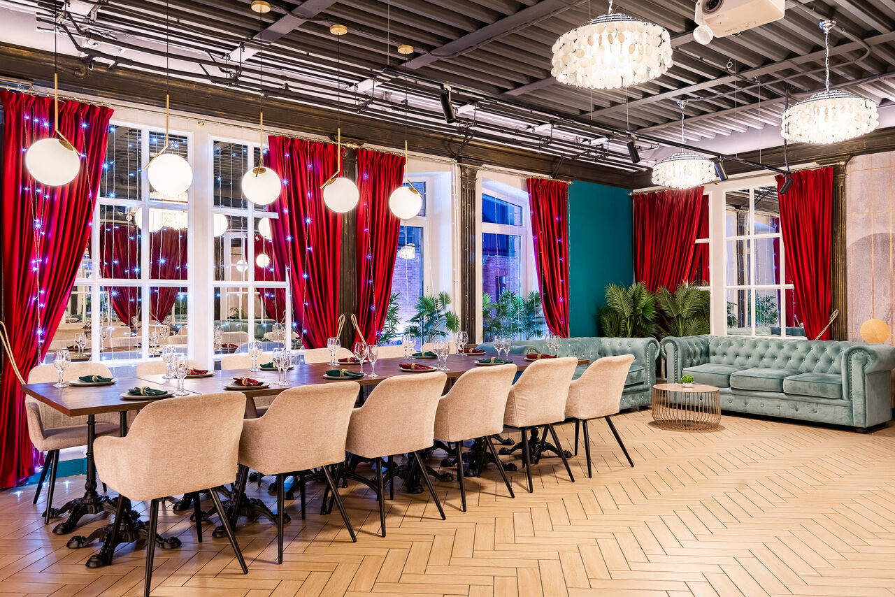 Арендовать Светлый и стильный лофт-зал