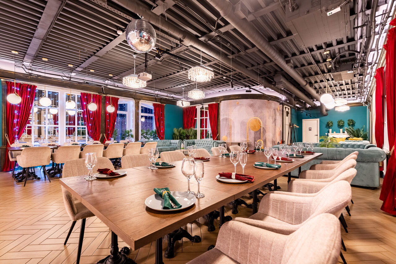 Арендовать Светлый и стильный лофт-зал