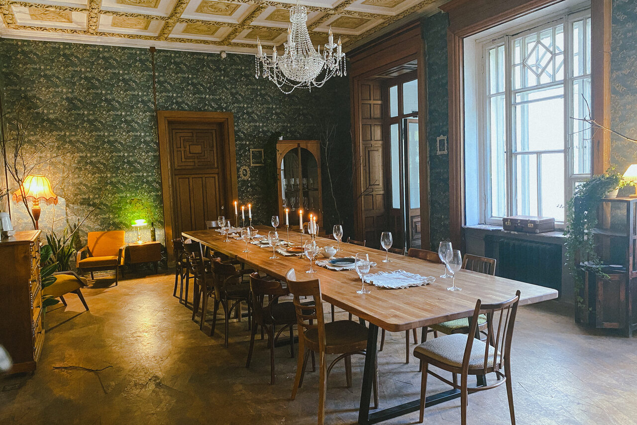 Арендовать Уютная фотостудия с большими окнами