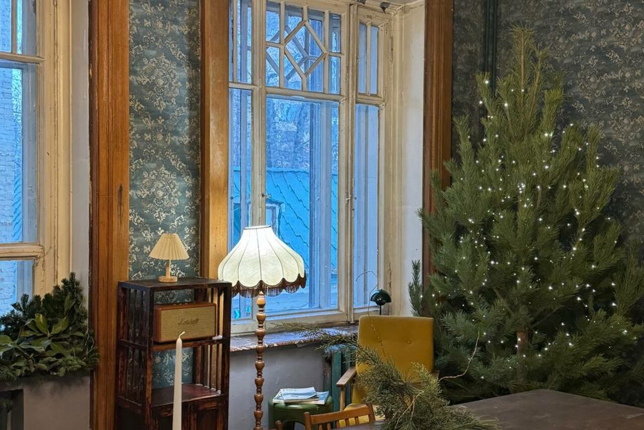 Арендовать Уютная фотостудия с большими окнами