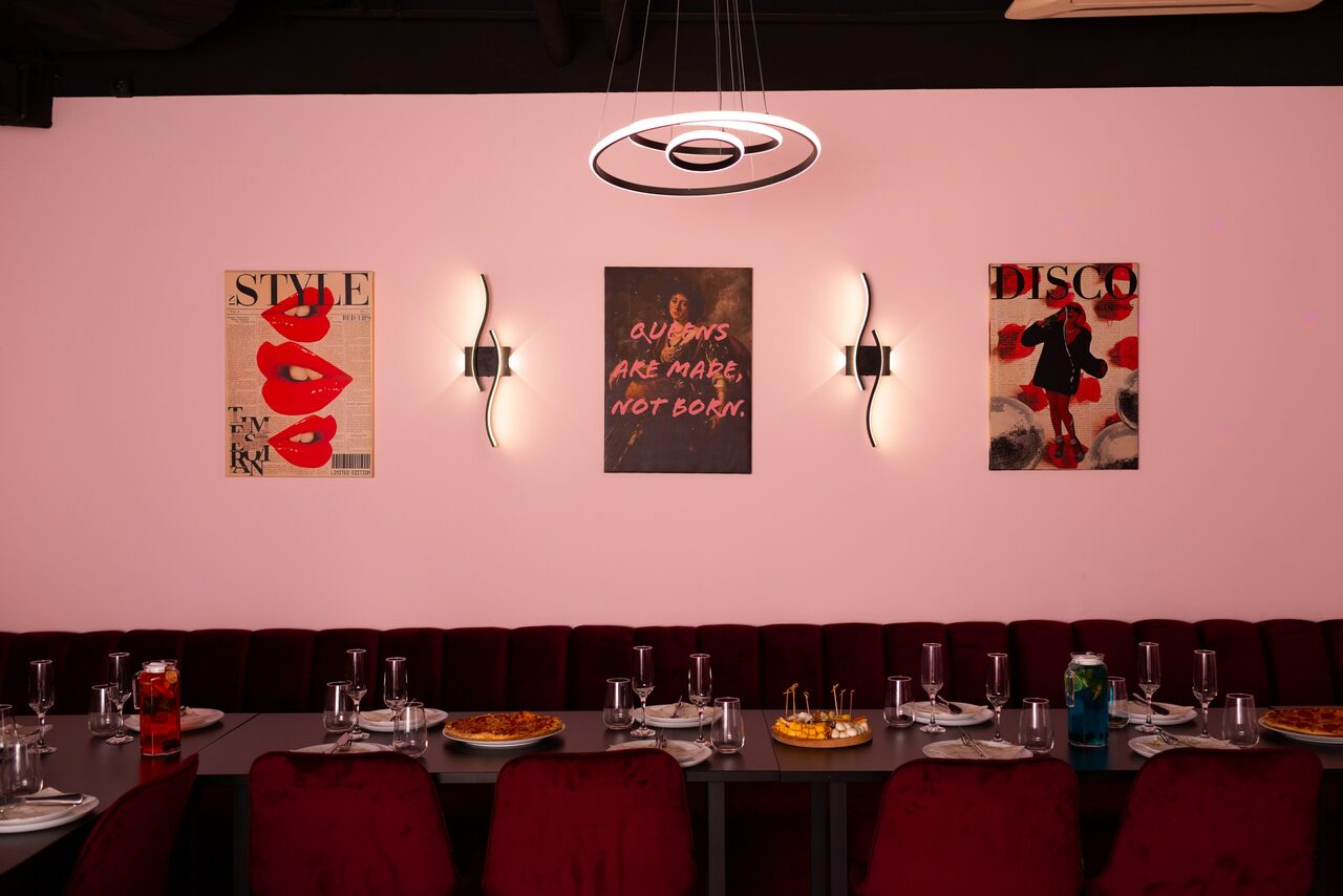 Арендовать Розовый лофт-зал для вечеринок