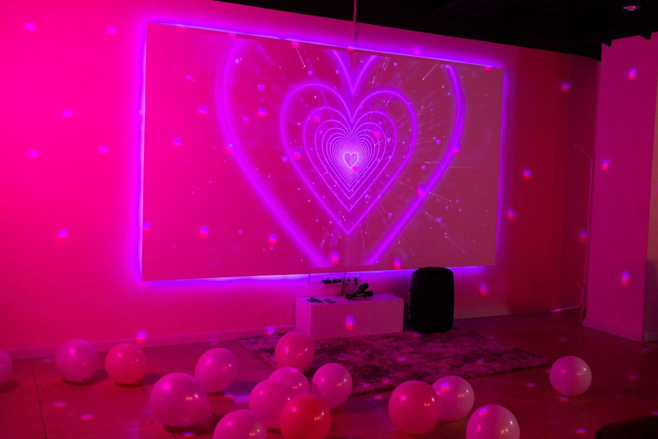 Арендовать Розовый лофт-зал для вечеринок