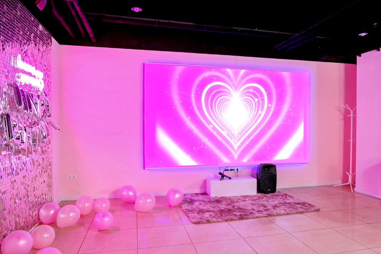 Арендовать Розовый лофт-зал для вечеринок