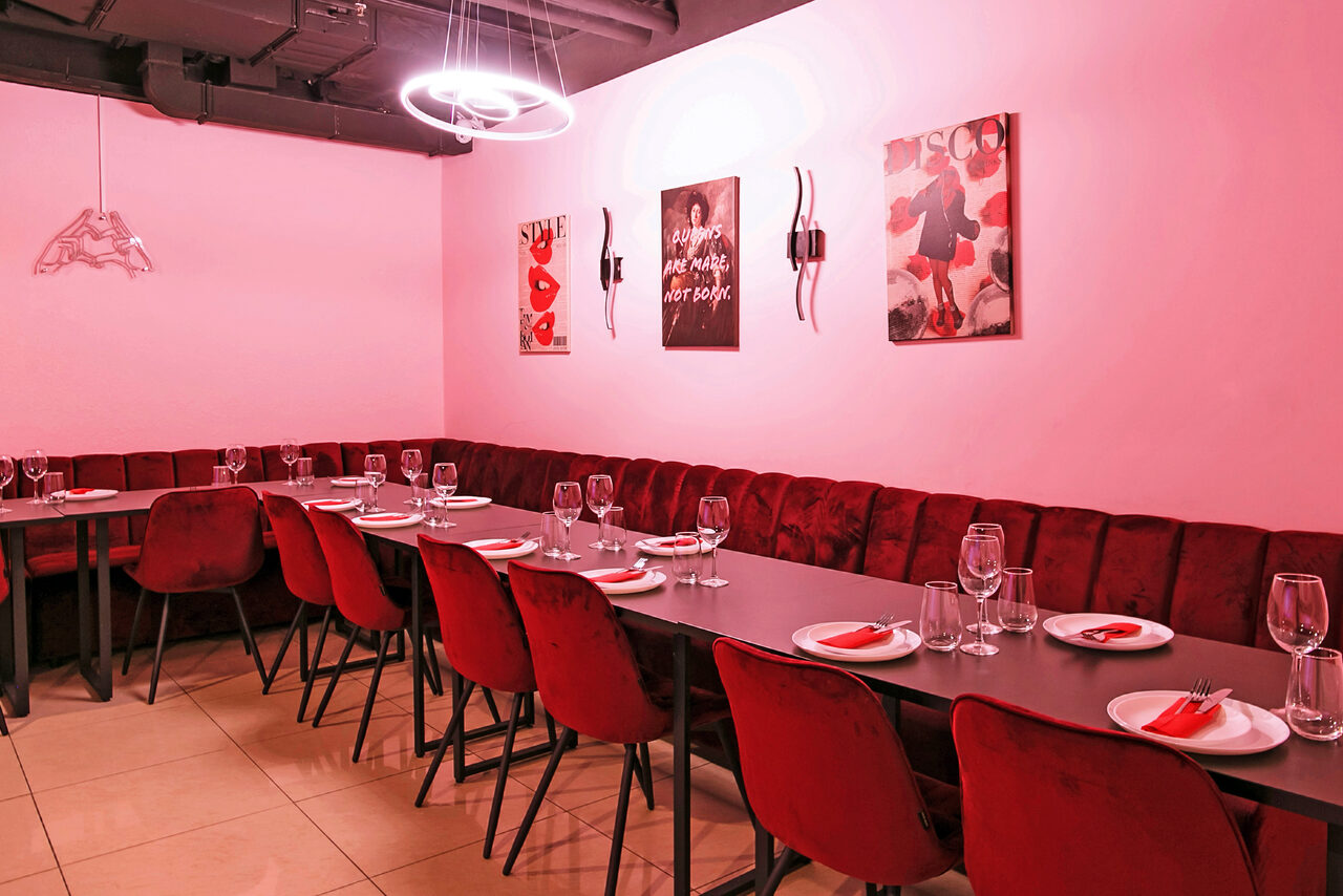 Арендовать Розовый лофт-зал для вечеринок