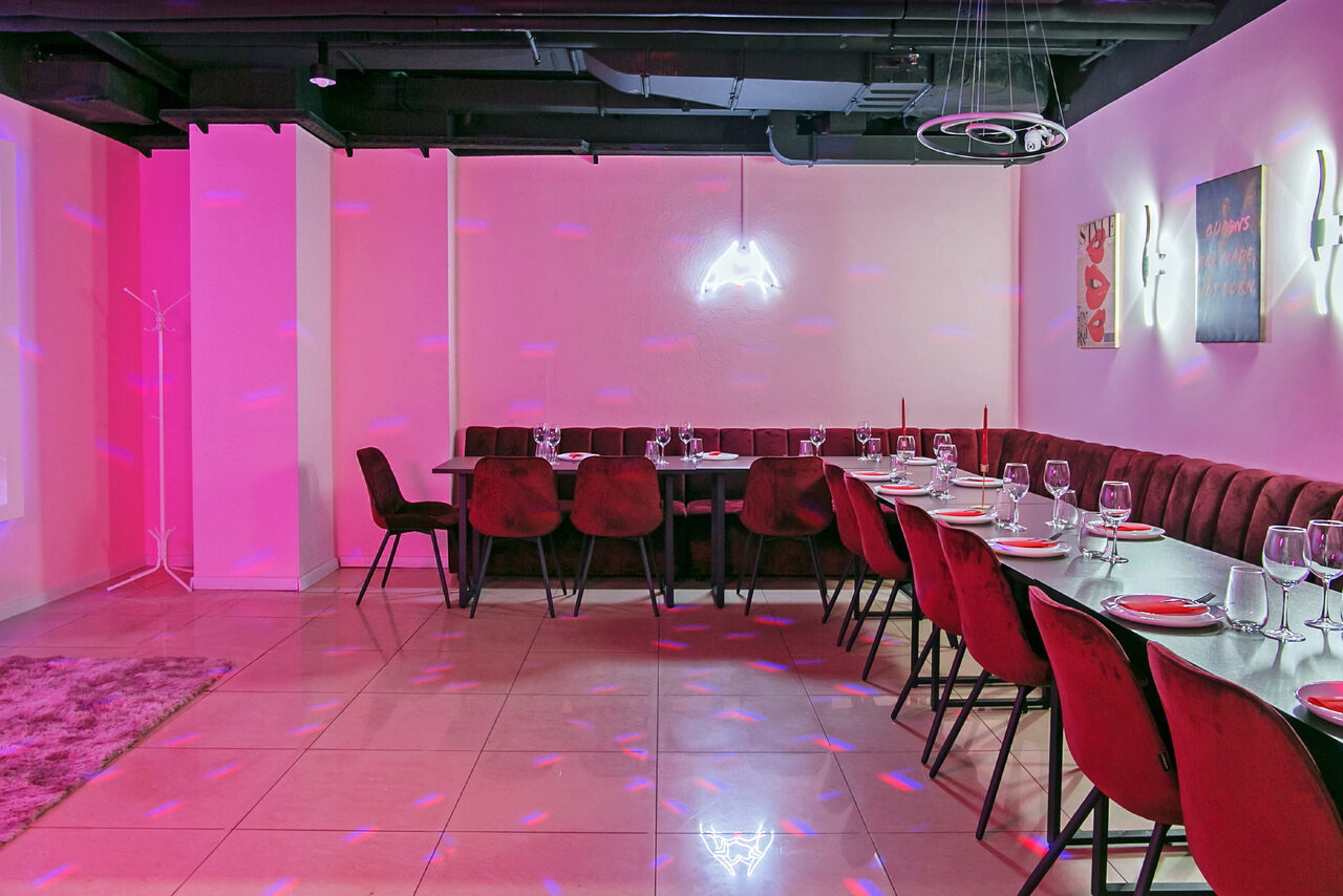 Арендовать Розовый лофт-зал для вечеринок