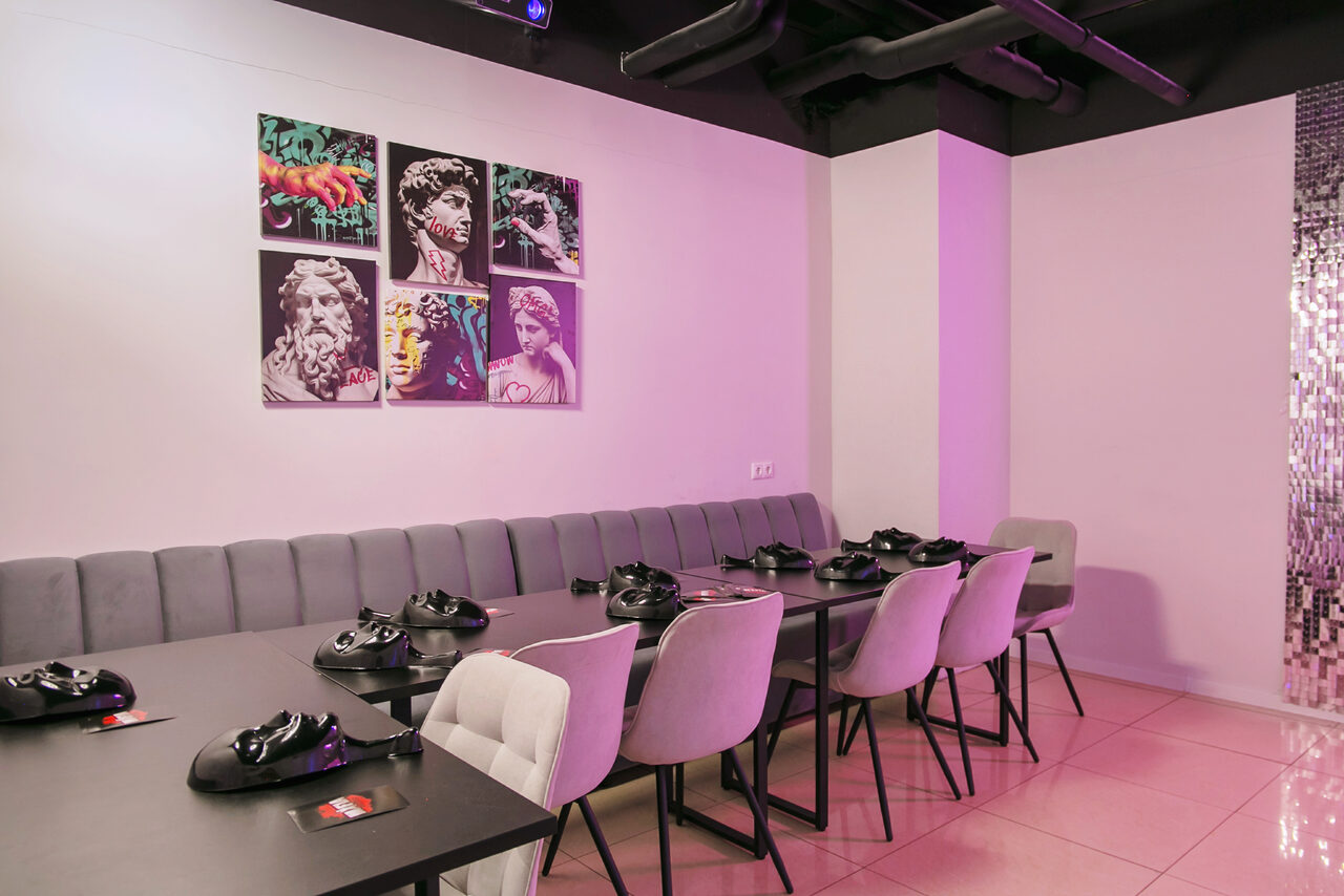 Арендовать Лофт-зал с караоке и диско-шаром