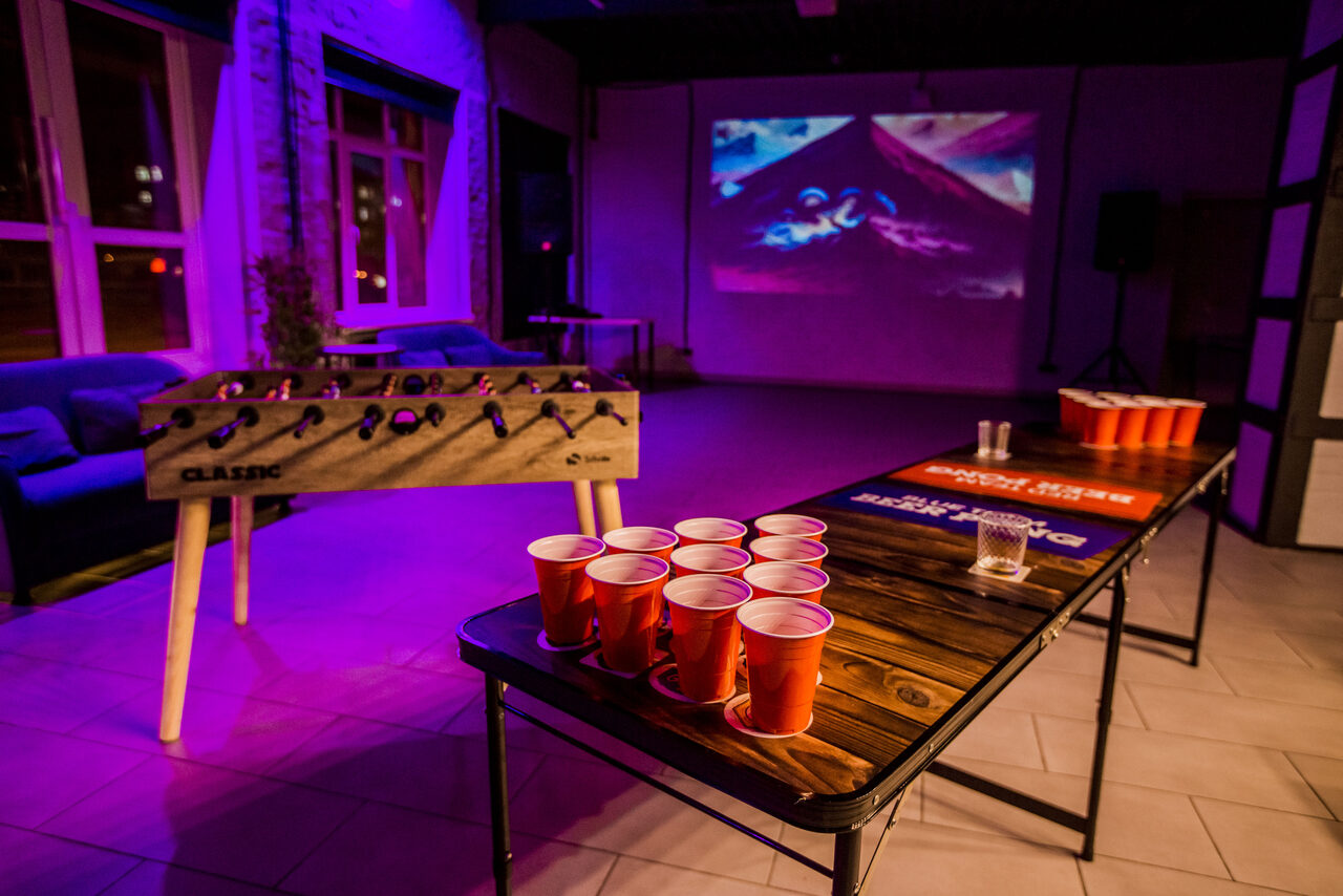 Арендовать Лофт Дельта. Большой лофт со сценой, караоке, активностями