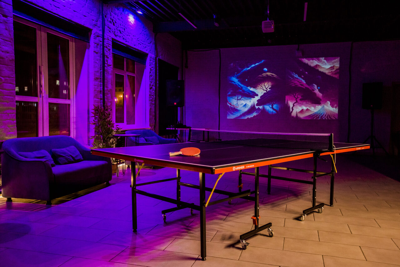 Арендовать Лофт Дельта. Большой лофт со сценой, караоке, активностями