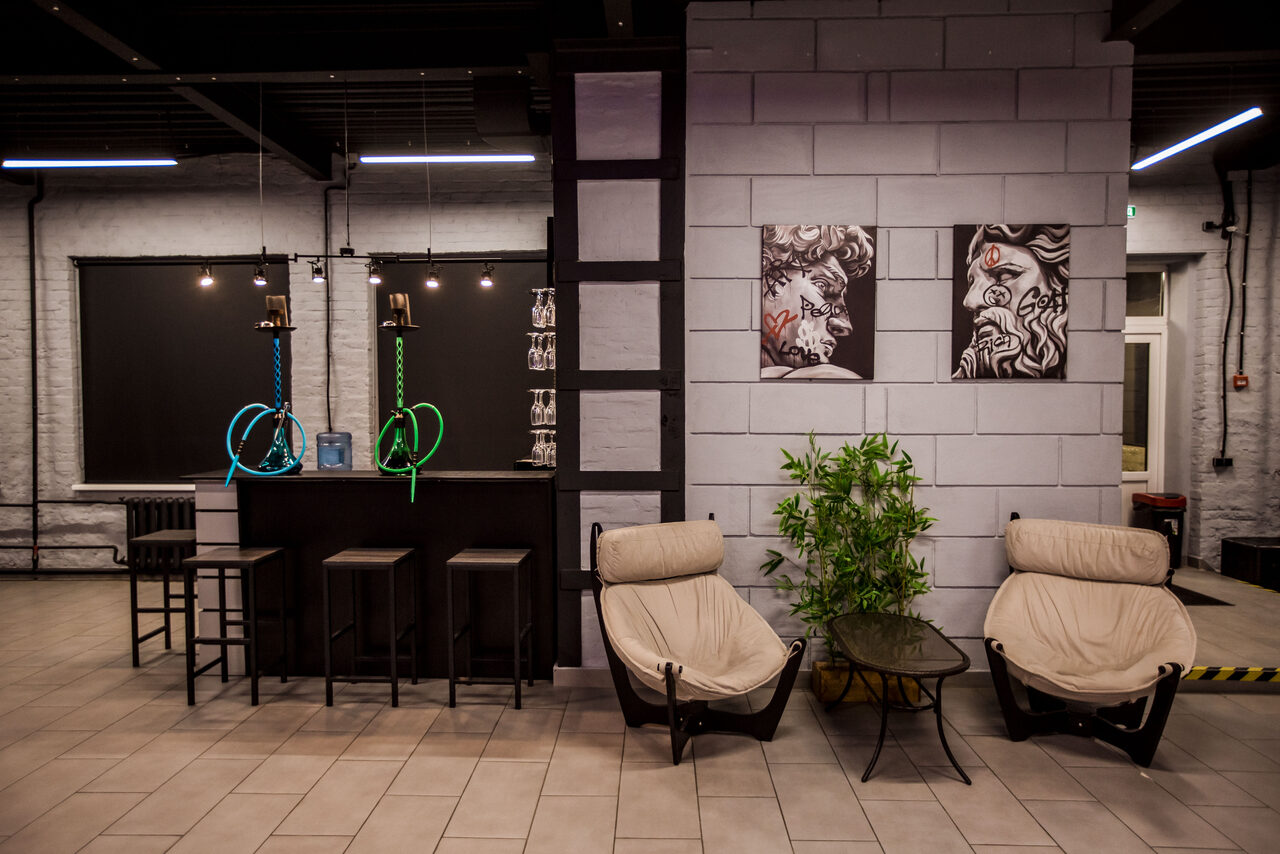 Арендовать Лофт Дельта. Большой лофт со сценой, караоке, активностями