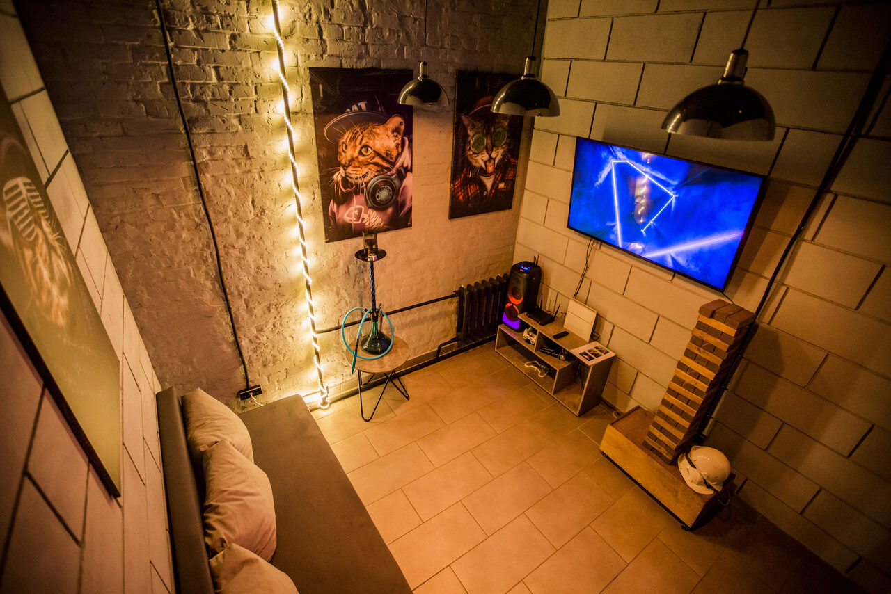 Арендовать Лофт Дельта. Большой лофт со сценой, караоке, активностями