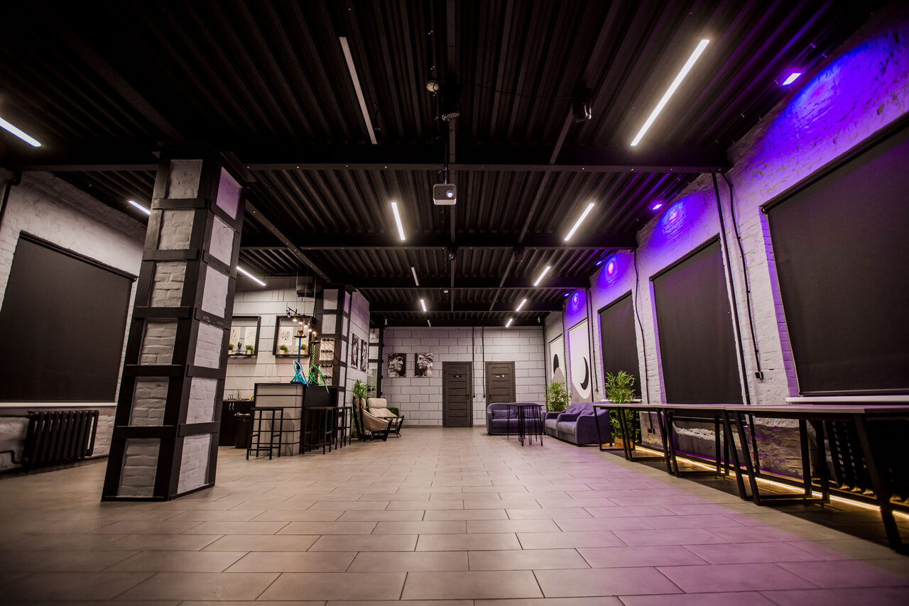 Арендовать Лофт Дельта. Большой лофт со сценой, караоке, активностями