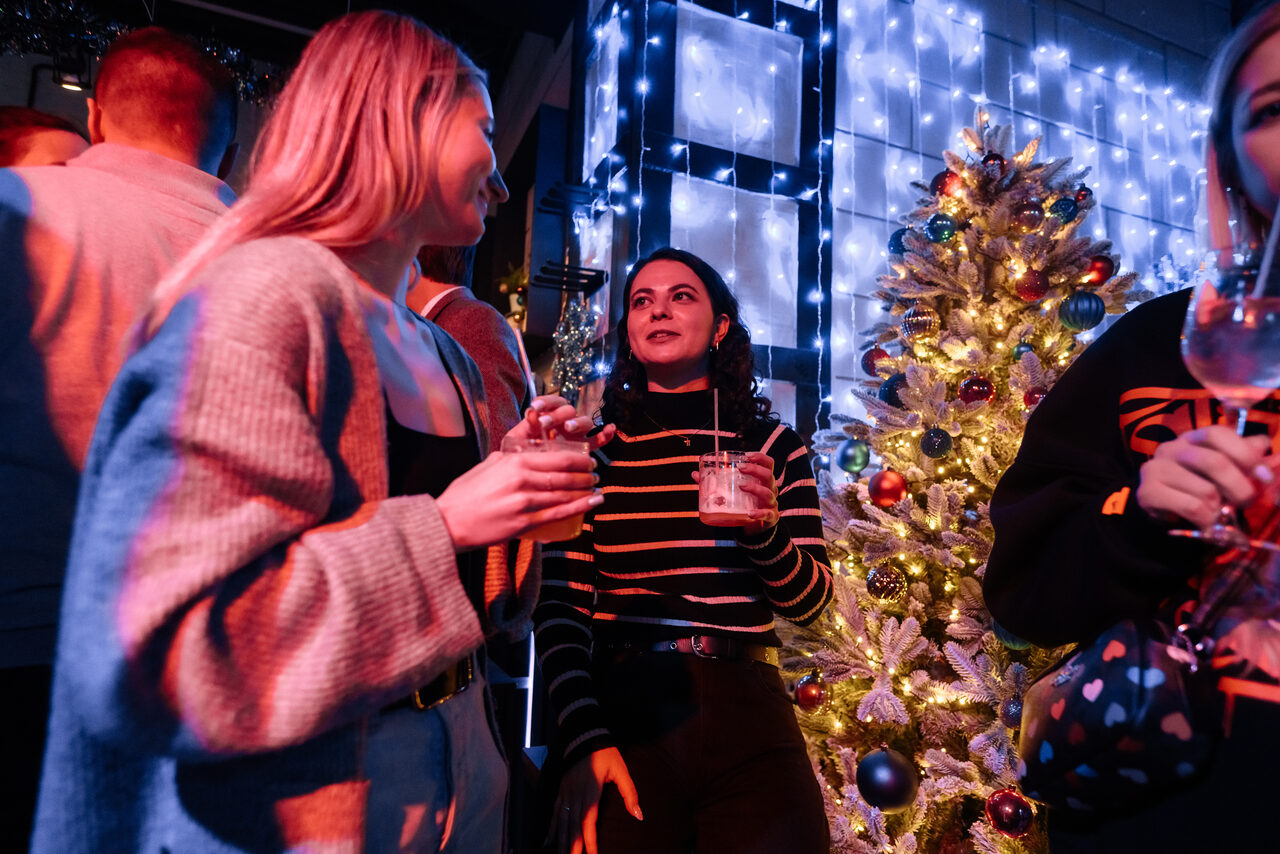 Арендовать Лофт Дельта. Большой лофт со сценой, караоке, активностями