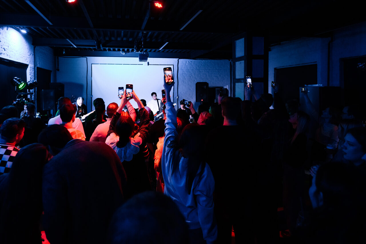 Арендовать Лофт Дельта. Большой лофт со сценой, караоке, активностями