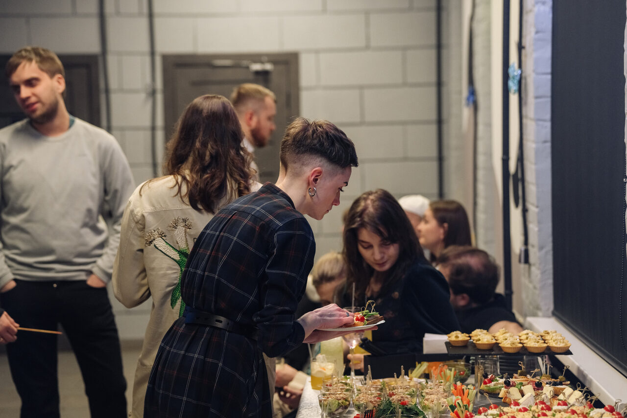 Арендовать Лофт Дельта. Большой лофт со сценой, караоке, активностями