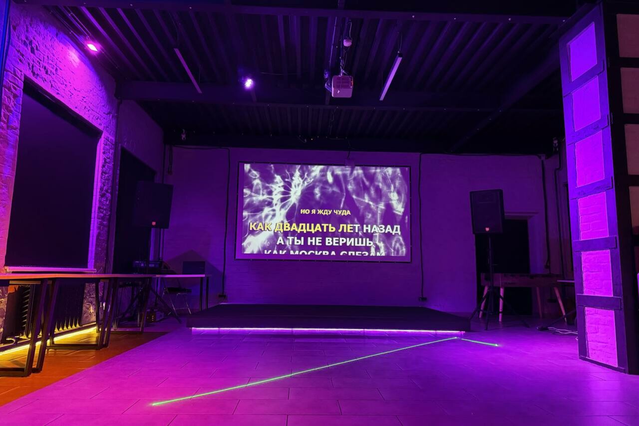 Арендовать Лофт Дельта. Большой лофт со сценой, караоке, активностями