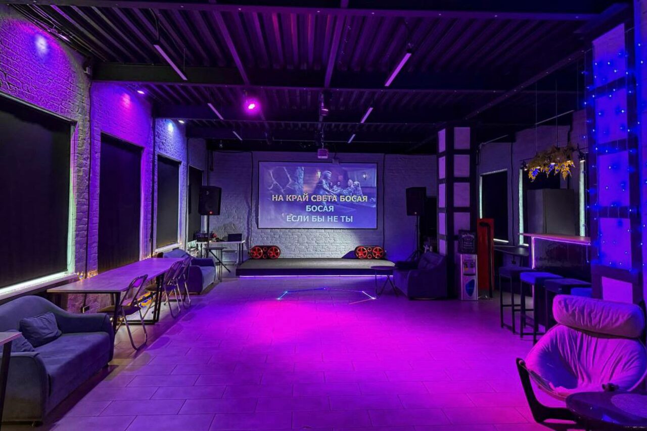 Арендовать Лофт Дельта. Большой лофт со сценой, караоке, активностями