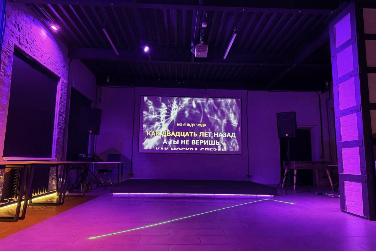 Арендовать Лофт Дельта. Большой лофт со сценой, караоке, активностями