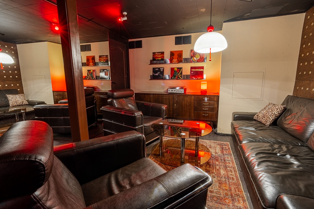 Арендовать Атмосферный лофт-зал в центре города