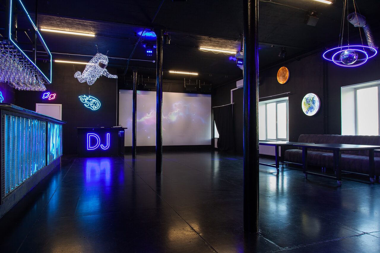 Арендовать Лофт с космическим дизайном