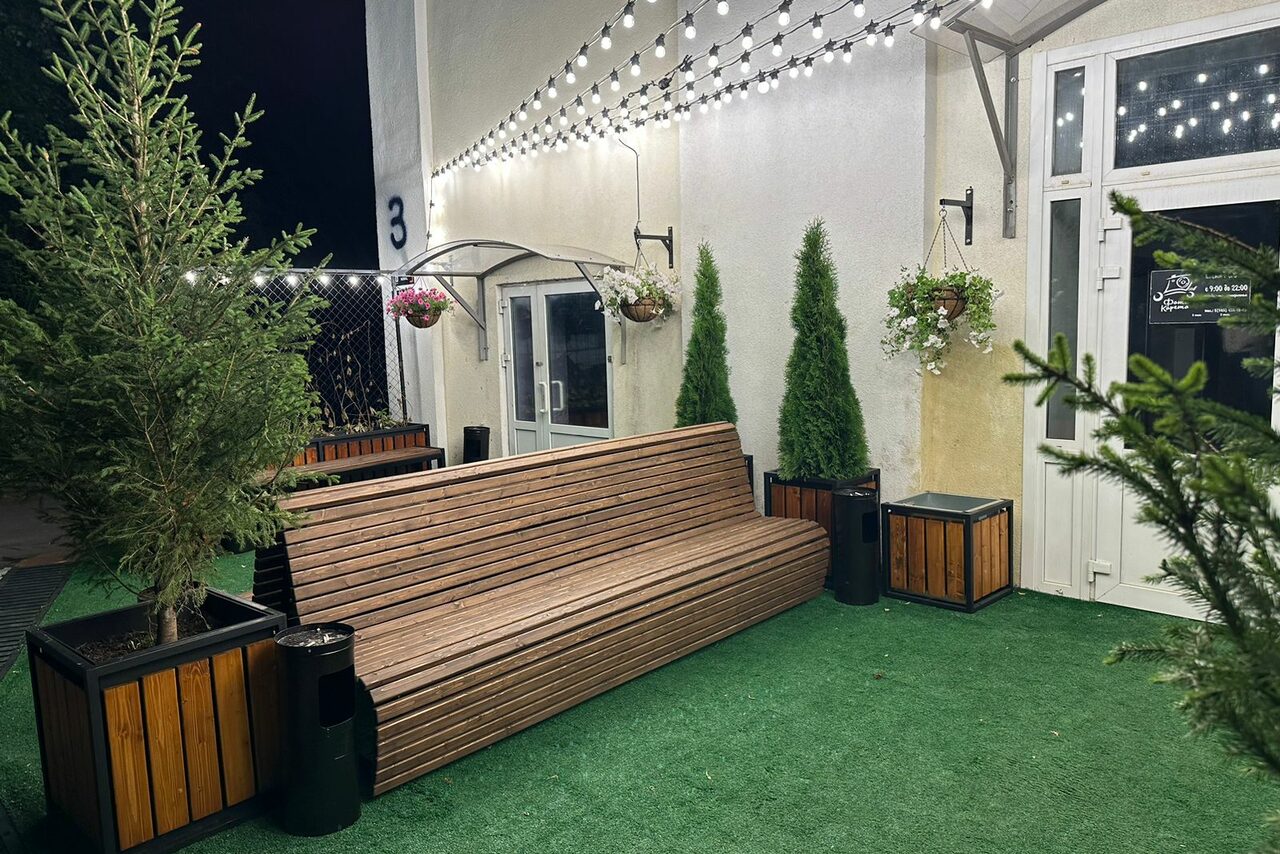 Арендовать Двухцветный лофт в неоне