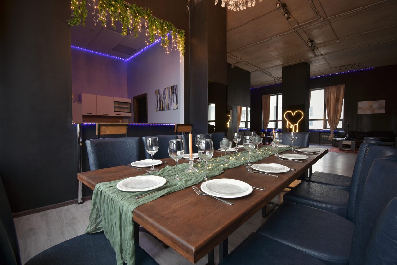 Арендовать Тёмный уютный лофт