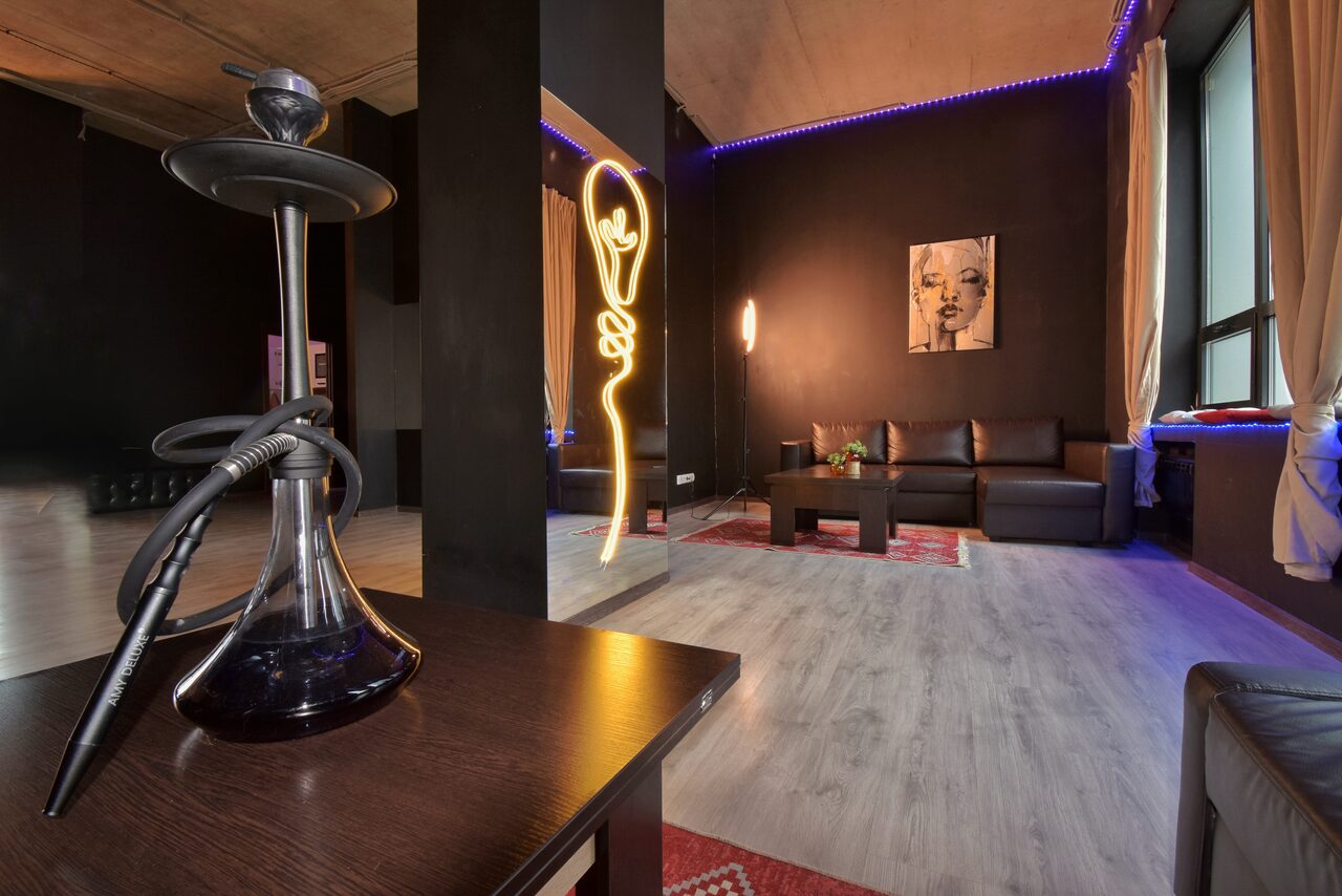 Арендовать Тёмный уютный лофт