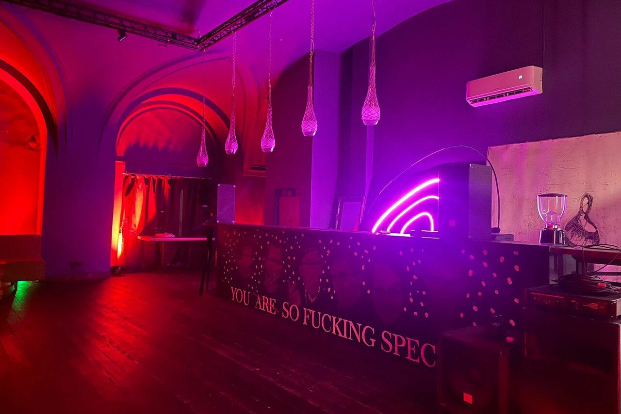 Арендовать Лендок. Банкетный зал в историческом здании 