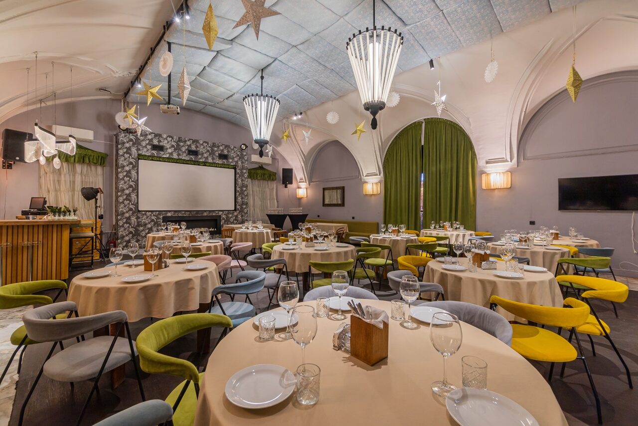 Арендовать Лендок. Банкетный зал в историческом здании 