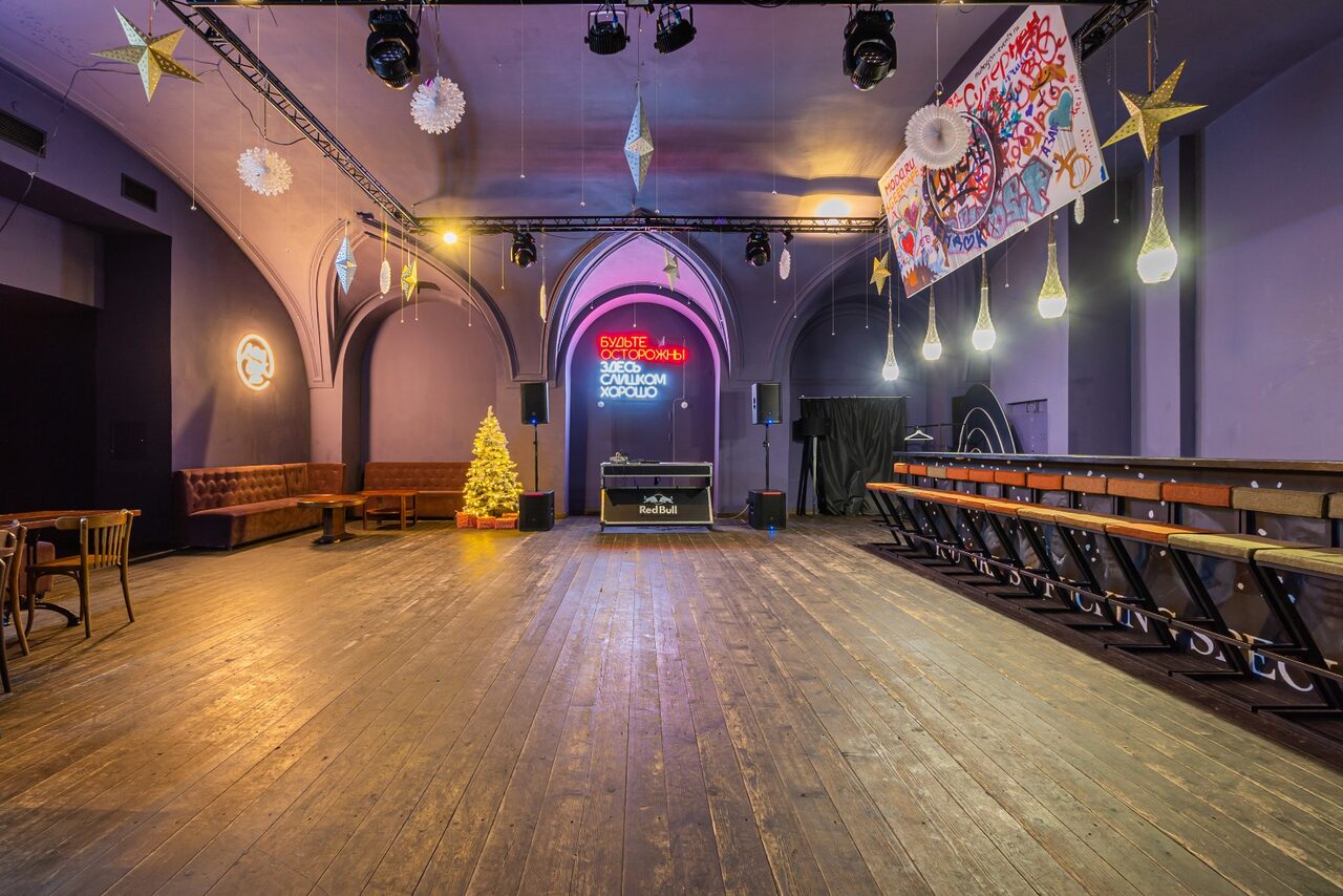 Арендовать Лендок. Банкетный зал в историческом здании 