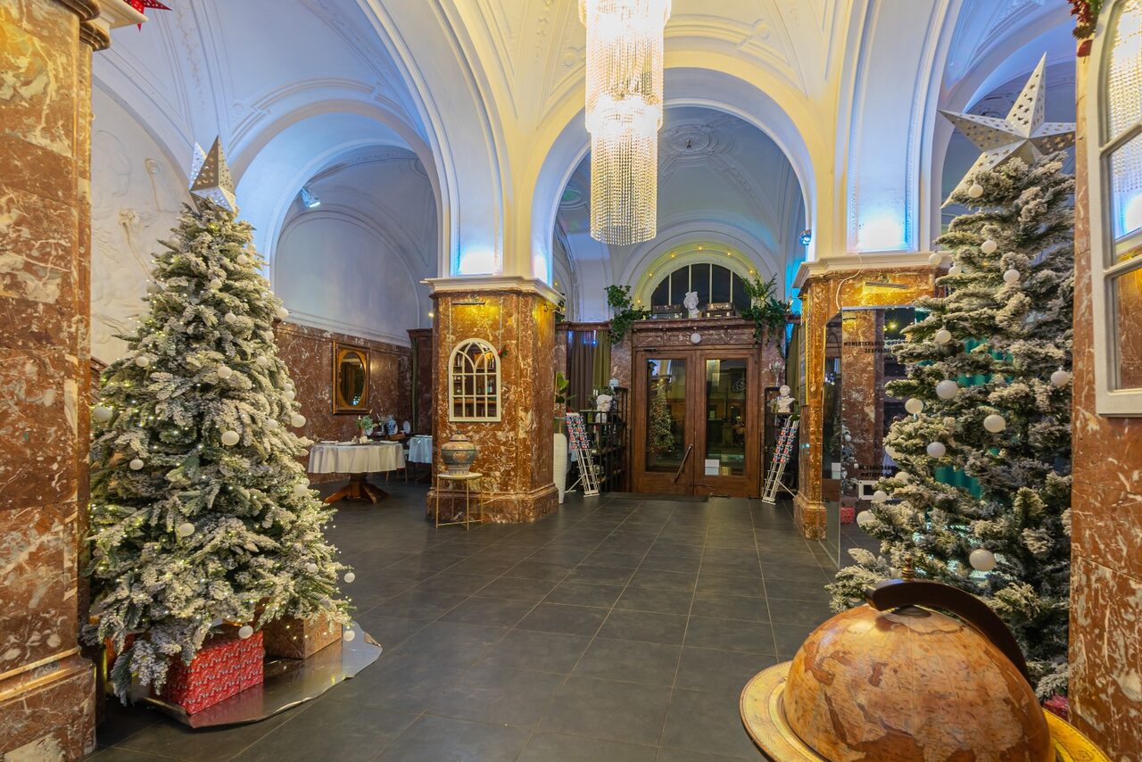 Арендовать Лендок. Банкетный зал в историческом здании 