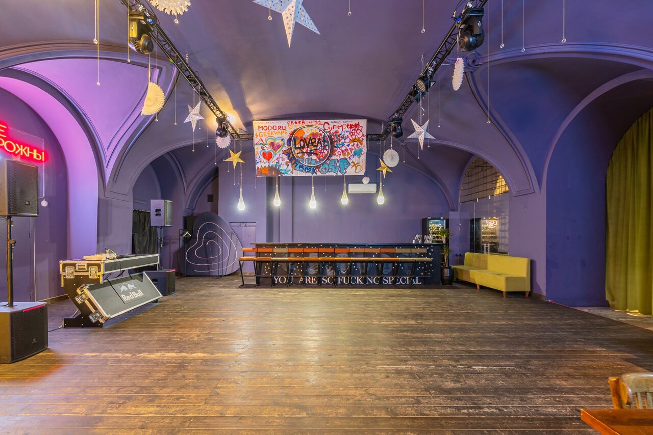 Арендовать Лендок. Банкетный зал в историческом здании 