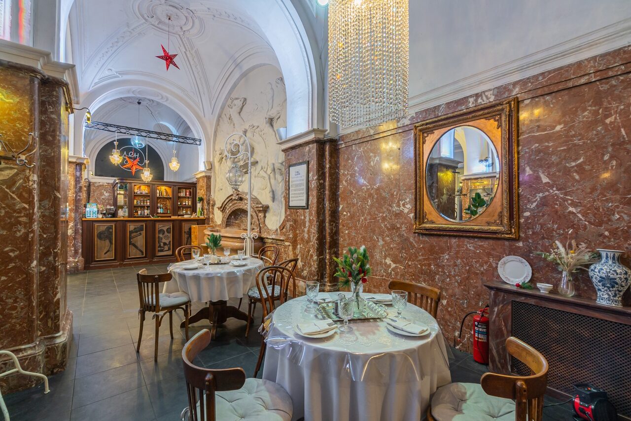 Арендовать Лендок. Банкетный зал в историческом здании 