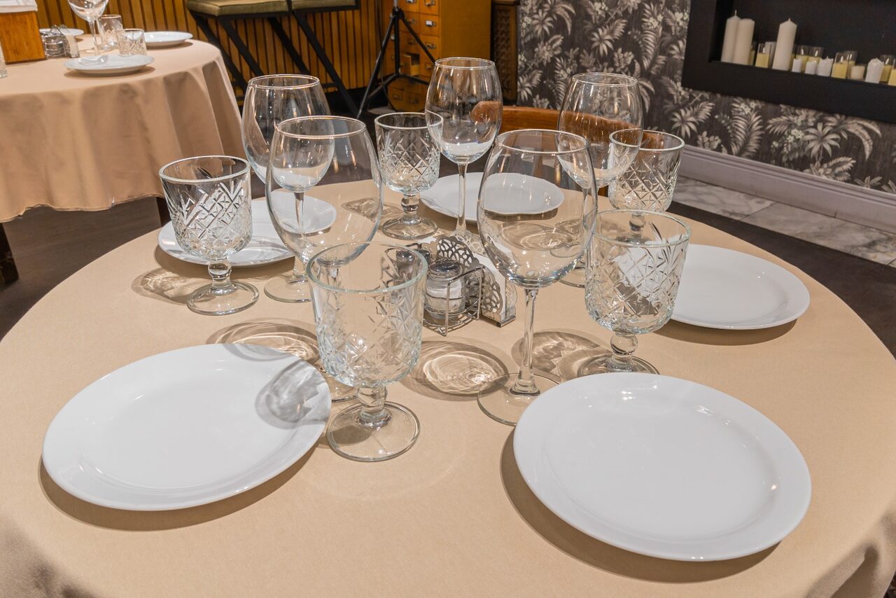 Арендовать Лендок. Банкетный зал в историческом здании 